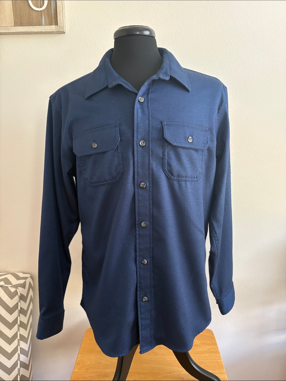 Eddie Bauer Men's Navy Long-Sleeve Button-Down Shirt Size Large